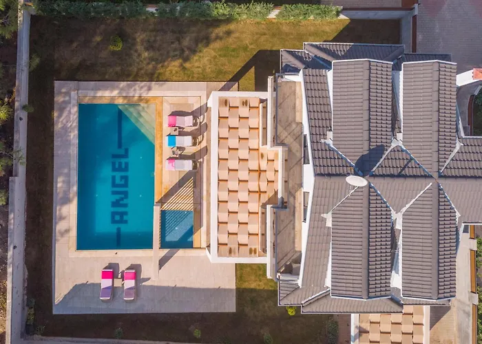 Hisar Celebrity A Vila *